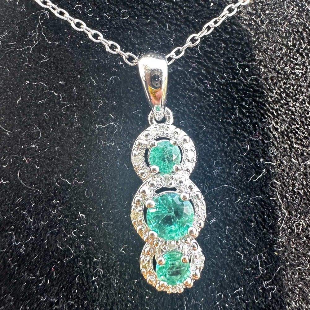 New Natural Emerald Diamond Necklace Stunning msrp $450 green emerald diamond